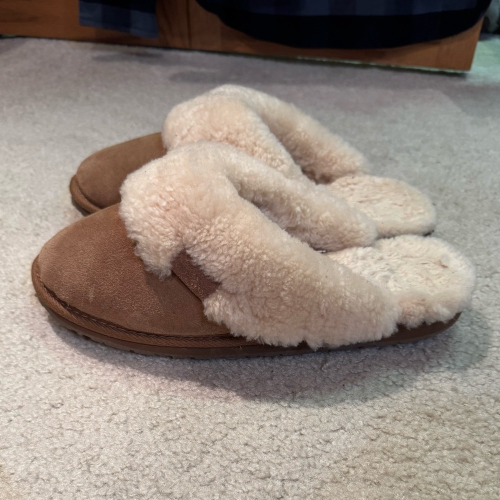 Emu slippers, size 9